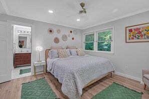 4 bedrooms, free WiFi - Southern Storm - Modern Stay With Patio & Yard 4 Bedroom Home (Wilmington)