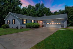 Exterior - Southern Storm - Modern Stay With Patio & Yard 4 Bedroom Home (Wilmington)