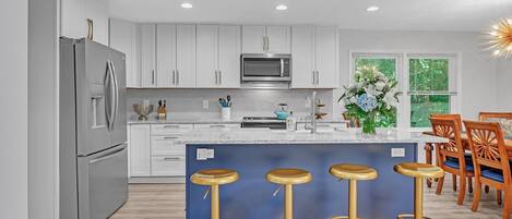 Casa, 4 habitaciones | Cocina privada | Horno, cafetera y tetera y tostadora