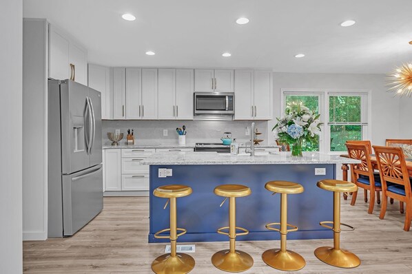 House, 4 Bedrooms | Private kitchen | Oven, coffee/tea maker, toaster