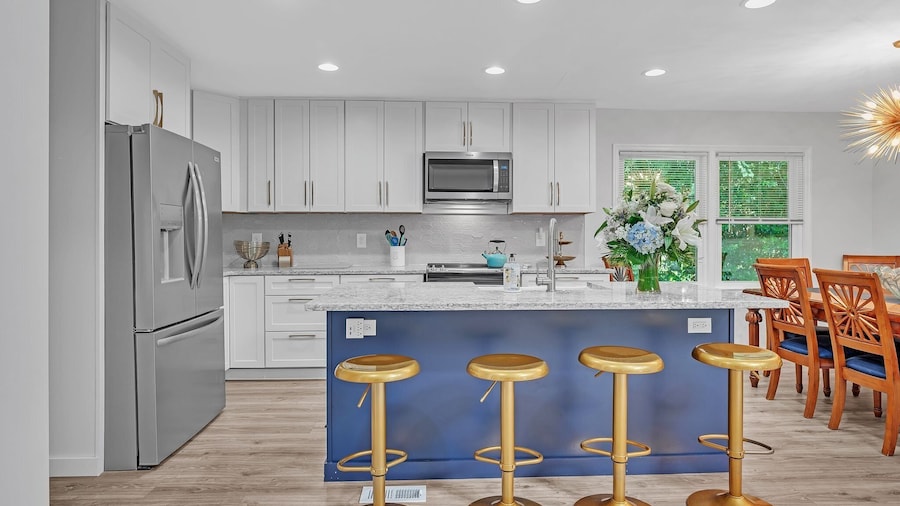 4BR Home Yard, Patio, Near Beach and UNCW