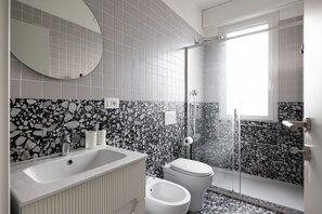 Douche, bidet
