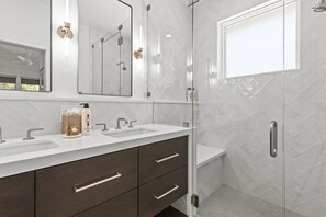 Condo, 3 habitaciones | Baño | Toallas y shampoo