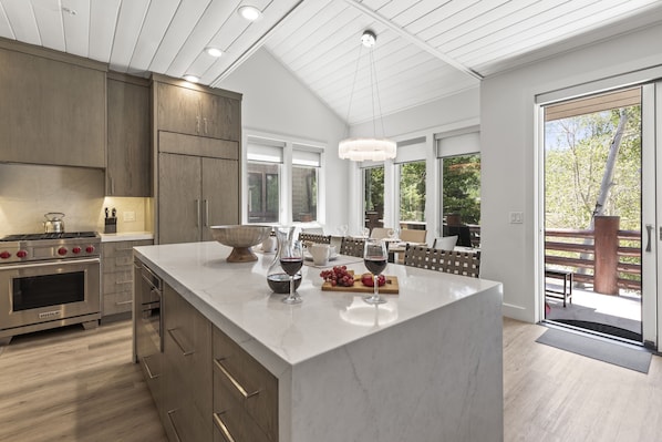 Condo, 3 Bedrooms | Private kitchen
