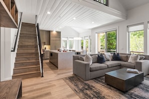 Condo, 3 Bedrooms | Living area