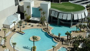 Kondominium, 3 kamar tidur | Kolam renang | Sebuah kolam renang air hangat