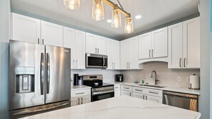 Kondominium, 3 kamar tidur | Dapur pribadi | Mesin pembuat kopi/teh, lemari es, oven, dan pemanggang roti