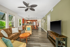 Condo, 3 Bedrooms | Living area