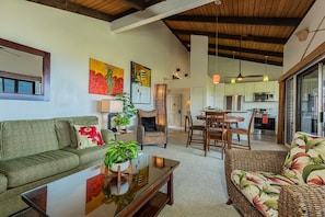 Condo, 1 Bedroom | Living area