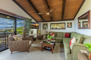 Condo, 1 Bedroom | Living area