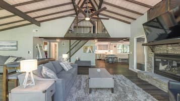 Smart TV, fireplace