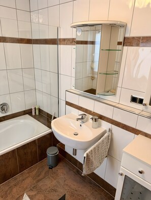 Ducha, secador de pelo, toallas