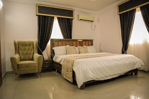 2 dormitoris, planxa i posts de planxar, wifi i roba de llit