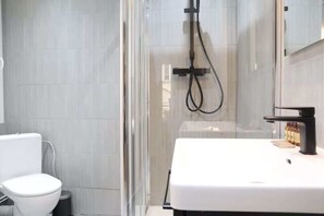 Chuveiro, secador de cabelo