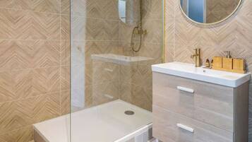 Een douche, een haardroger