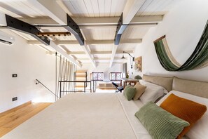 1 makuuhuone, silitysrauta/-lauta