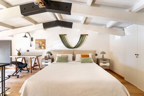 1 bedroom, iron/ironing board - Suede Loft Retreat, Charm, Relax Private Parking (Rome)