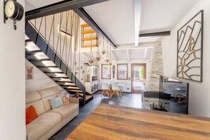 Fireplace - Suede Loft Retreat, Charm, Relax Private Parking (Rome)