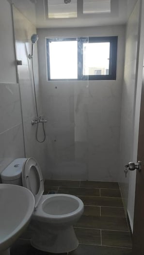 Jetted bath, hair dryer, towels, soap