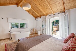 3 bedrooms, iron/ironing board, travel crib, free WiFi