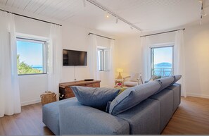 Télévision, cheminée