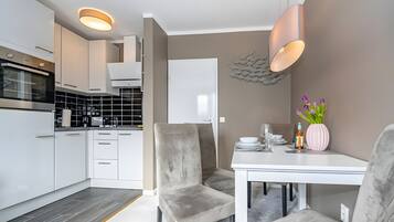 Kühlschrank, Ofen, Herdplatte, Geschirrspüler