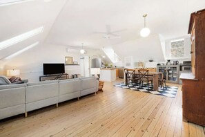 Luokittelematon kuva, 4 kautta 38, painike