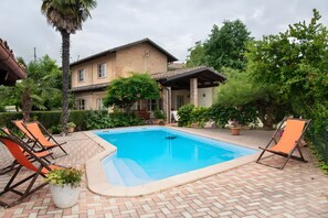 Pool - Room 'Capra' with Mountain View, Shared Pool and Wi-Fi (Costigliole d'Asti)