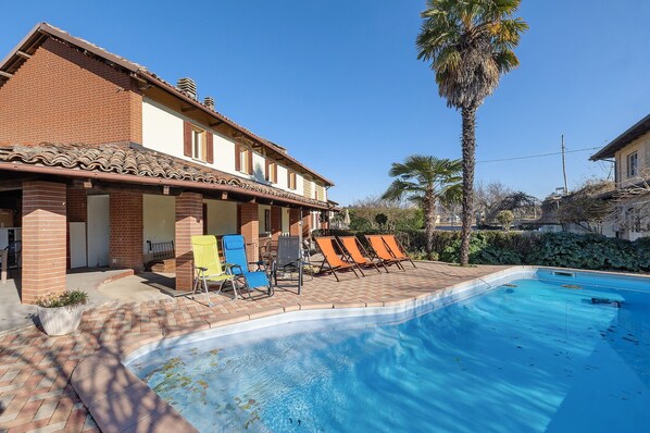 Pool - Room 'Gallo' with Mountain View, Shared Pool and Wi-Fi (Costigliole d'Asti)