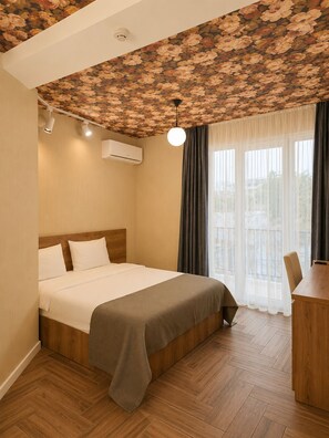 Premium bedding, Tempur-Pedic beds, desk, laptop workspace - Hotel Nutsa in old Tbilisi (Tbilisi)