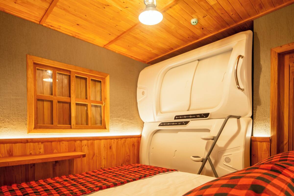 Deluxe Quadruple Room | Free WiFi, bed sheets