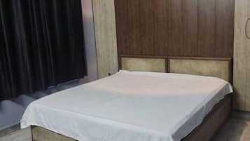 Classic-rum - utsikt mot staden | Skrivbord, arbetsyta för laptop och gratis wi-fi