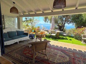 Outdoor dining - Villa Paomia (cargèse)