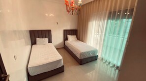 2 chambres, fer et planche à repasser, Wi-Fi, draps fournis
