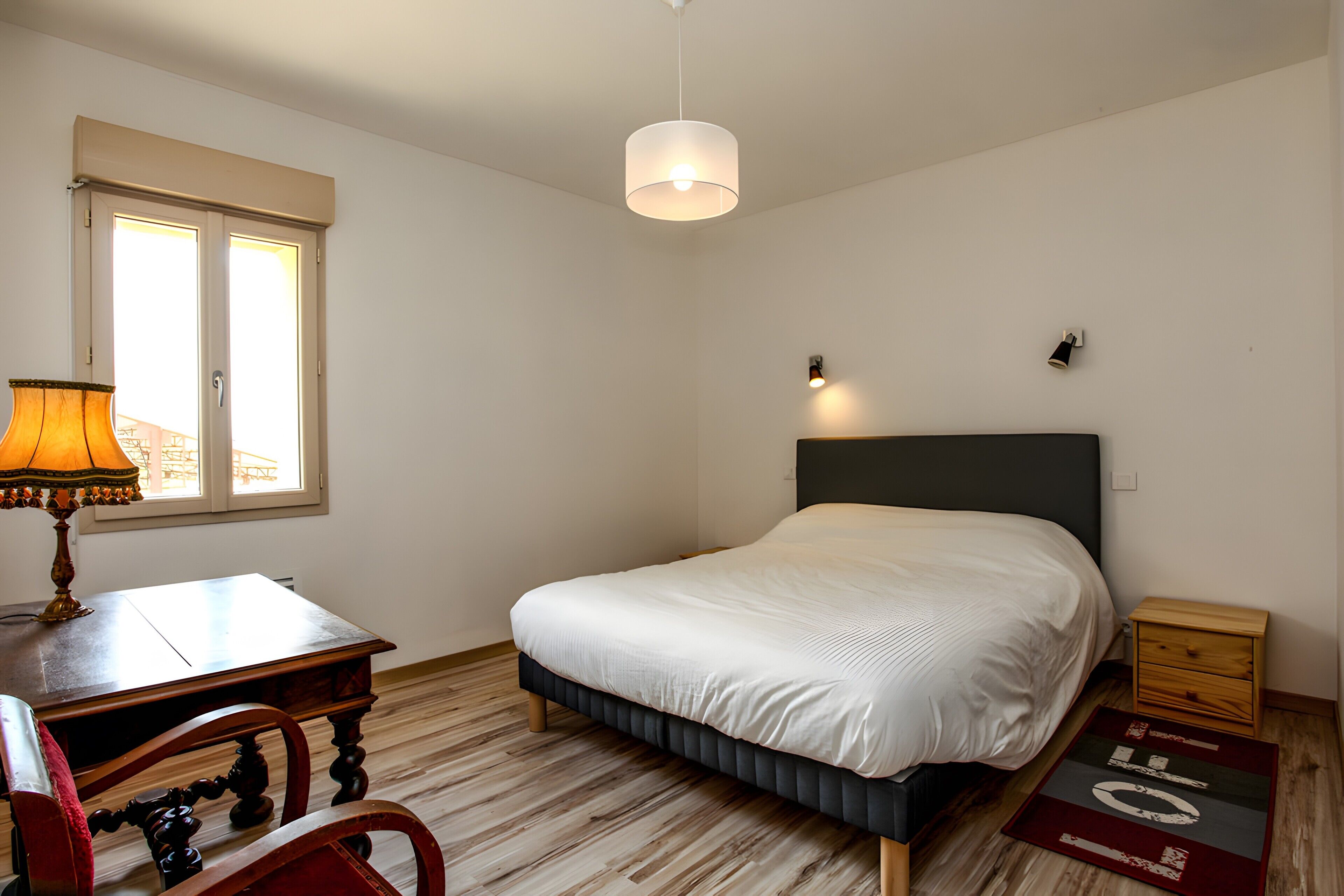 2 habitaciones, tabla de planchar con plancha, wifi y ropa de cama 