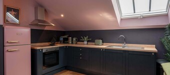 Chic 1-Bedroom Chapel Apartment