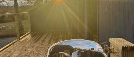 Outdoor spa tub