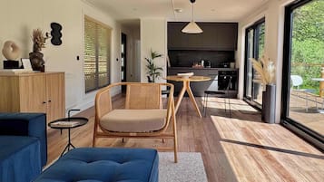 TV, fireplace, offices