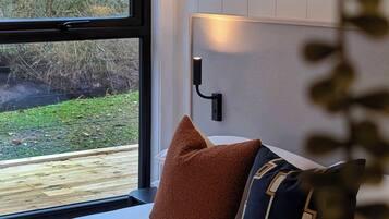 1 habitación, escritorio, tabla de planchar con plancha y wifi