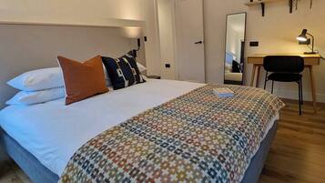 1 bedroom, desk, iron/ironing board, WiFi