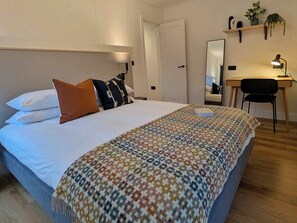 A neatly arranged bedroom with a bed, a desk, and a chair. - Luxurious Eco-Retreat in Market Drayton (Market Drayton)