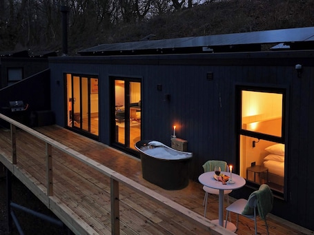 Outdoor dining. Luxurious Eco-Retreat in Market Drayton