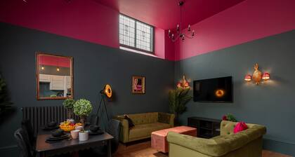 Vibrant 2-Bedroom Chapel Apartment