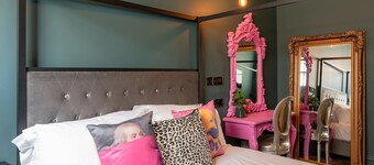 Charming Converted Chapel Apartment Retreat