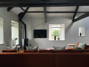 电视、壁炉、立体声音响、办公室