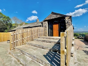 Terrace/patio - Stone Barn · Hot Tub · Sleeps 10 · Yorkshire Dales (Kirkby Stephen)