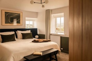 5 bedrooms, desk, iron/ironing board, WiFi