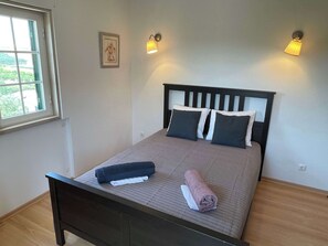 4 chambres, bureau, Wi-Fi, draps fournis