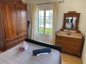 4 chambres, bureau, Wi-Fi, draps fournis