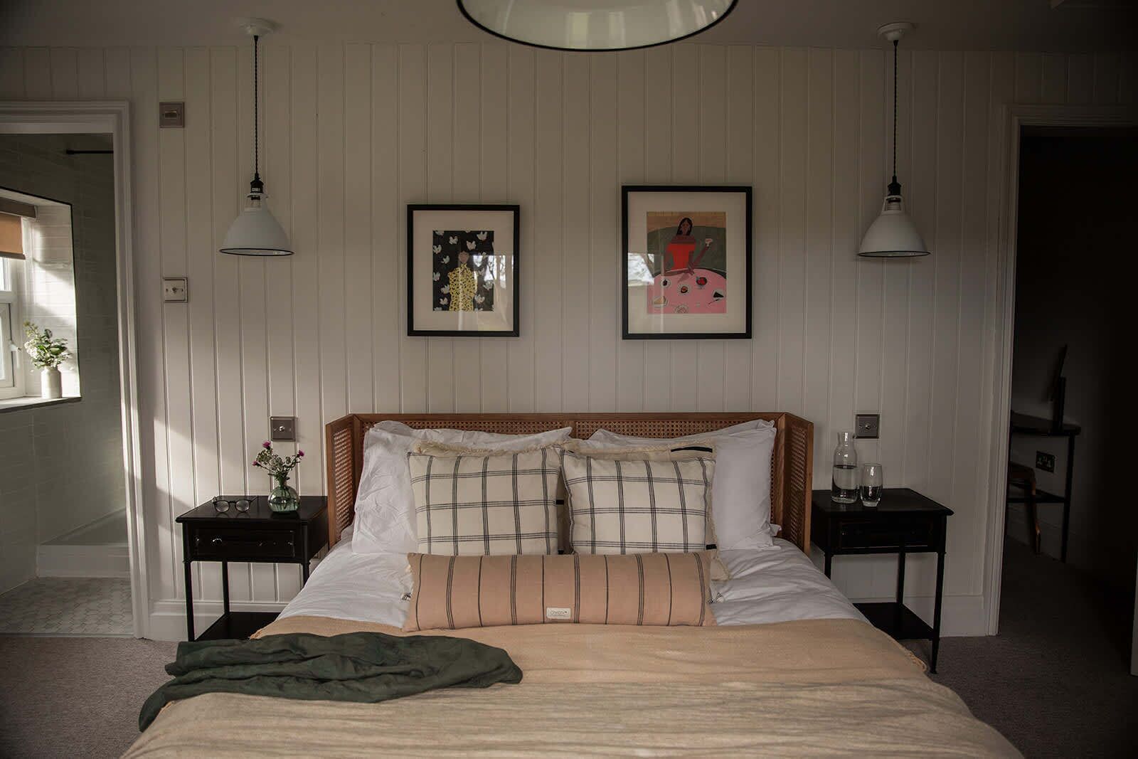 5 bedrooms, desk, iron/ironing board, travel cot